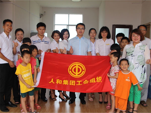 安博体育网页版集团“让爱心传递文明，让奉献精彩城市”公益活动圆满结束 